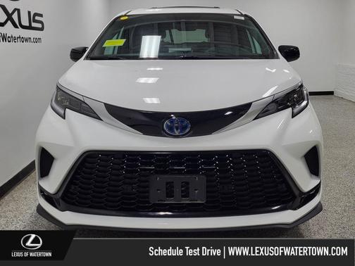 2021 Toyota Sienna XSE 7 Passenger