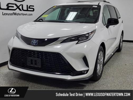 2021 Toyota Sienna XSE 7 Passenger