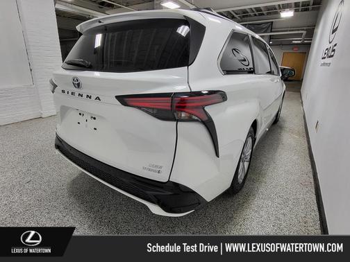 2021 Toyota Sienna XSE 7 Passenger