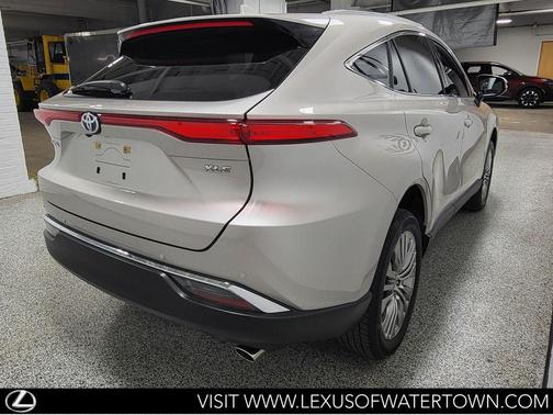 Titanium Glow 2023 Toyota Venza XLE