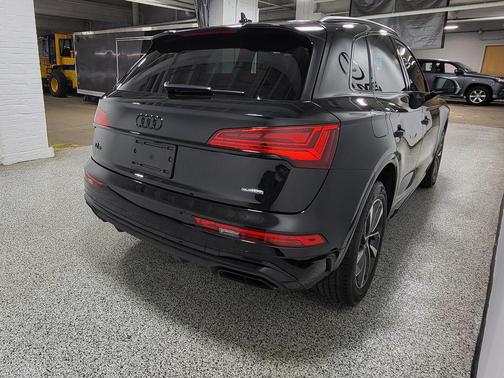 Mythos Black Metallic 2024 Audi Q5 45 S line Premium