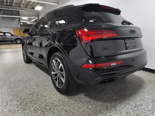 Mythos Black Metallic 2024 Audi Q5 45 S line Premium