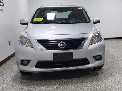 Brilliant Silver 2013 Nissan Versa 1.6 SL