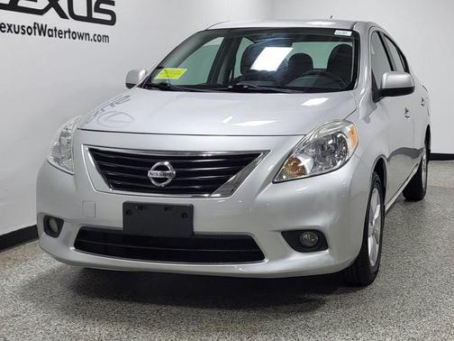 Brilliant Silver 2013 Nissan Versa 1.6 SL