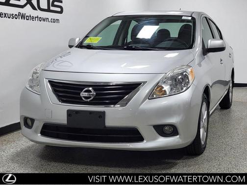 Brilliant Silver 2013 Nissan Versa 1.6 SL