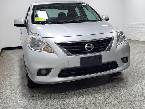 Brilliant Silver 2013 Nissan Versa 1.6 SL