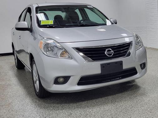 Brilliant Silver 2013 Nissan Versa 1.6 SL
