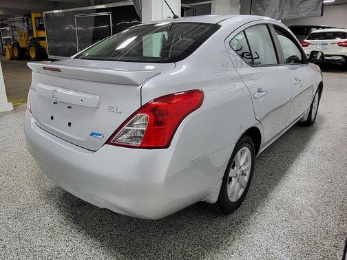 Brilliant Silver 2013 Nissan Versa 1.6 SL
