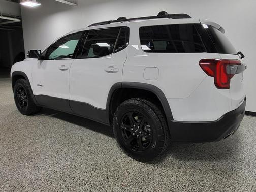2023 GMC Acadia AWD AT4