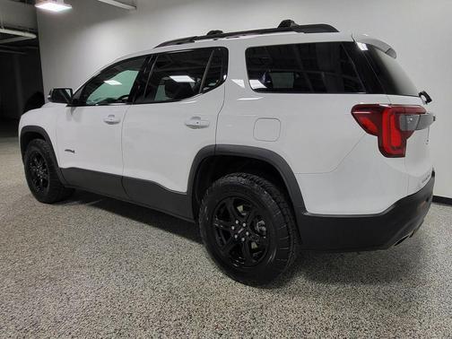 2023 GMC Acadia AWD AT4