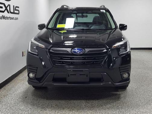 Crystal Black Silica 2023 Subaru Forester Limited