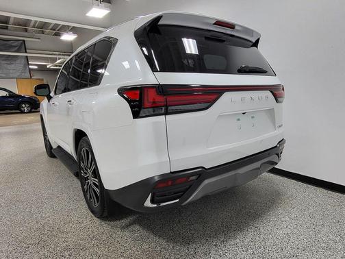 Eminent White Pearl 2024 Lexus LX 600 Luxury