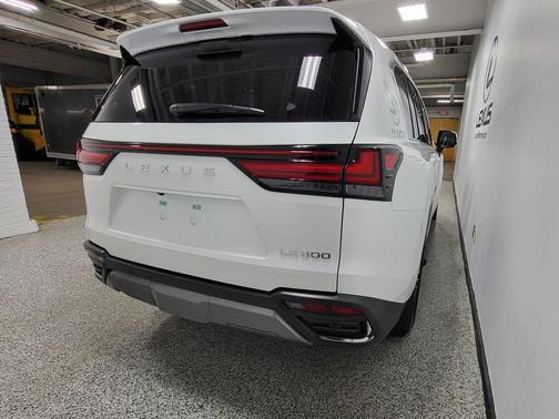 Eminent White Pearl 2024 Lexus LX 600 Luxury