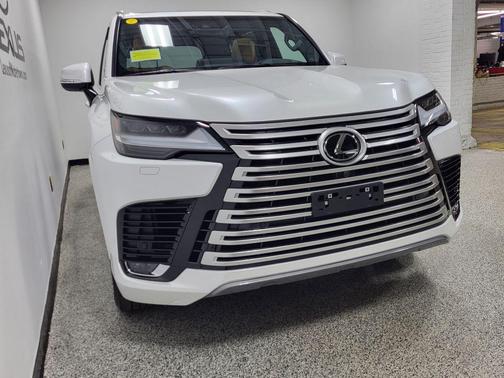 Eminent White Pearl 2024 Lexus LX 600 Luxury