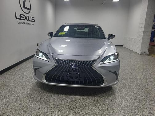 2022 Lexus ES 300h Base