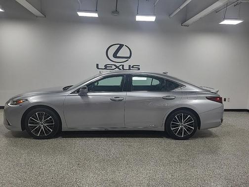 2022 Lexus ES 300h Base