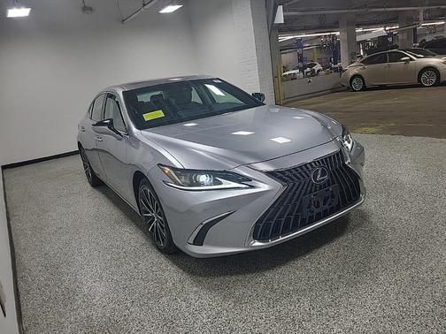 2022 Lexus ES 300h Base