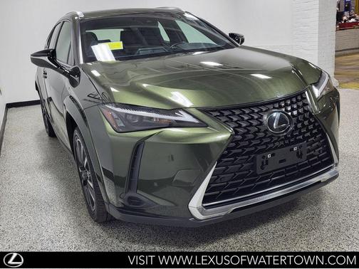 Nori Green Pearl 2023 Lexus UX 250h Base