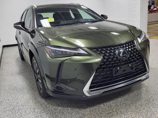 Nori Green Pearl 2023 Lexus UX 250h Base