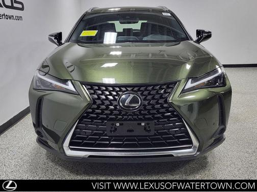 Nori Green Pearl 2023 Lexus UX 250h Base