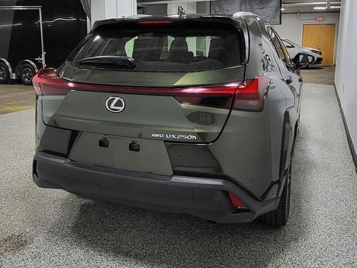 Nori Green Pearl 2023 Lexus UX 250h Base
