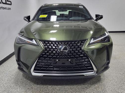 Nori Green Pearl 2023 Lexus UX 250h Base