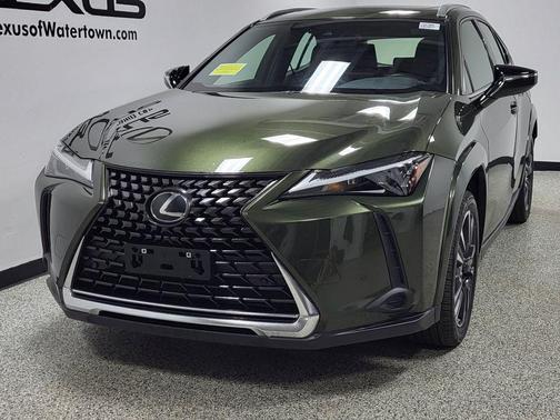 Nori Green Pearl 2023 Lexus UX 250h Base