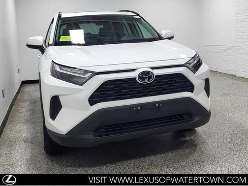 Ice Cap 2024 Toyota RAV4 XLE