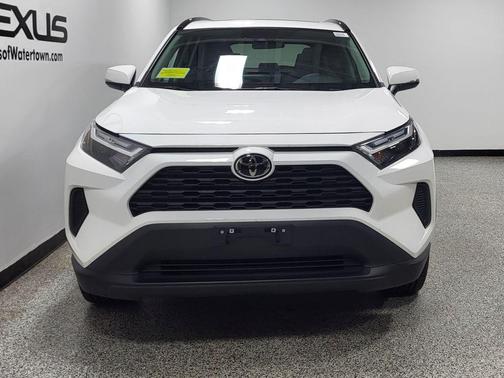 Ice Cap 2024 Toyota RAV4 XLE