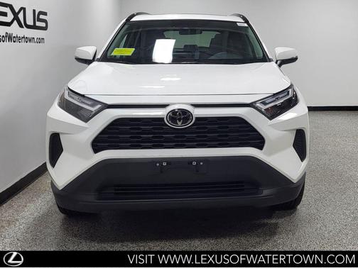 Ice Cap 2024 Toyota RAV4 XLE