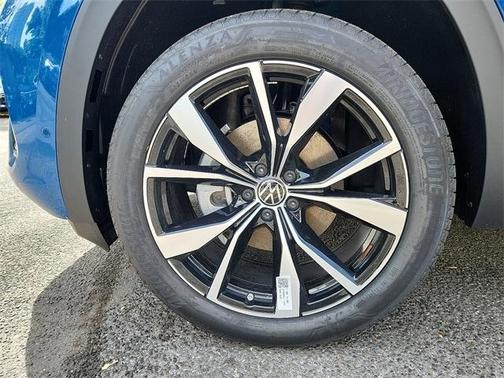 2025 Volkswagen Atlas Cross Sport 2.0T SEL Premium R-Line