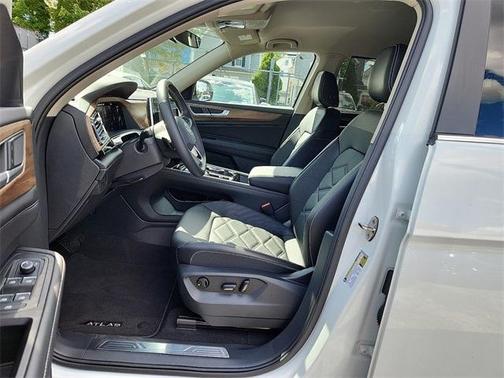 2024 Volkswagen Atlas 2.0T SE