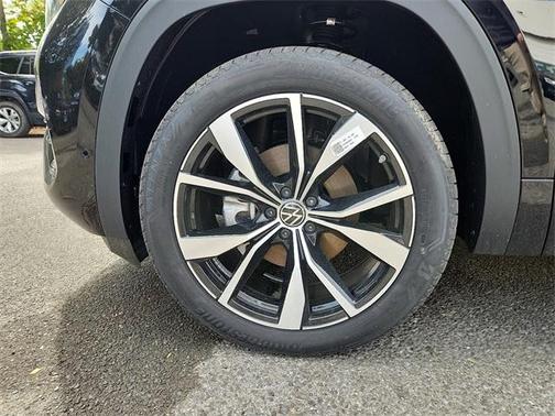 2025 Volkswagen Atlas Cross Sport 2.0T SEL Premium R-Line