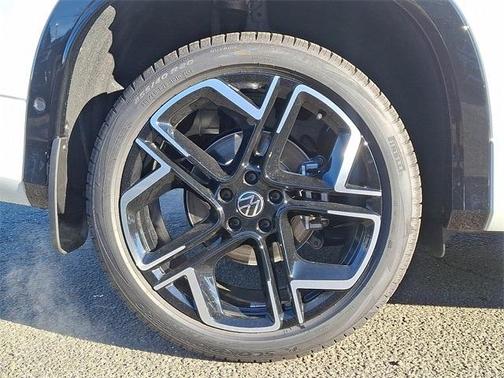 2026 Volkswagen Tiguan 2.0T SEL R-Line