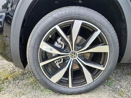 2025 Volkswagen Atlas Cross Sport 2.0T SEL Premium R-Line