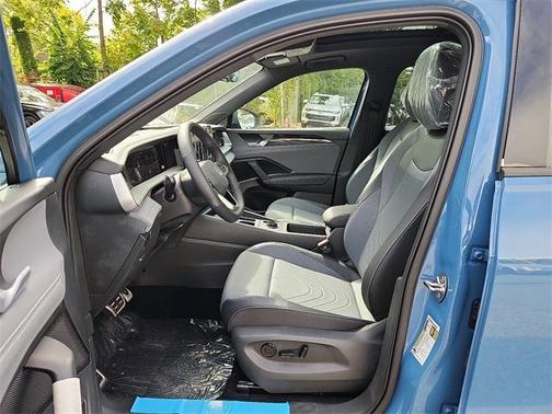 2025 Volkswagen Tiguan 2.0T SE R-Line Black