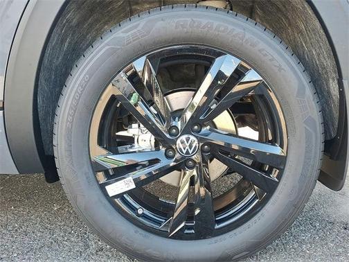2026 Volkswagen Atlas Cross Sport 2.0T SEL R-Line Black