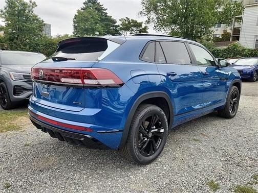 2026 Volkswagen Atlas Cross Sport 2.0T SEL R-Line Black