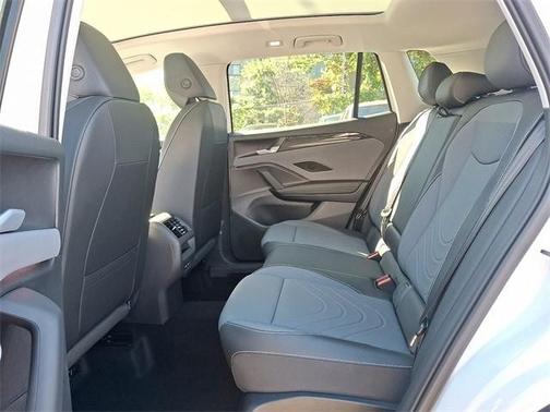 2025 Volkswagen Tiguan 2.0T SE