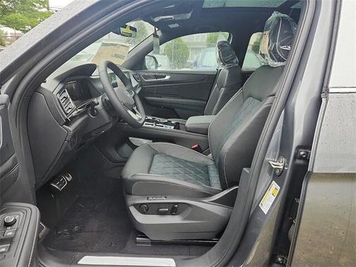 2025 Volkswagen Atlas Cross Sport 2.0T SEL Premium R-Line