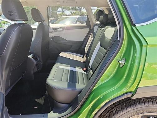 2025 Volkswagen Taos 1.5T SEL