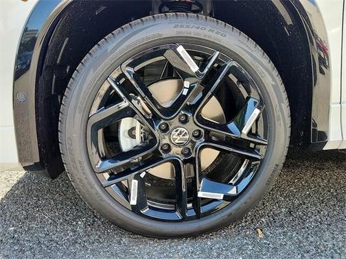 2025 Volkswagen Tiguan 2.0T SE R-Line Black