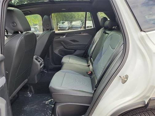 2025 Volkswagen Tiguan 2.0T SE R-Line Black