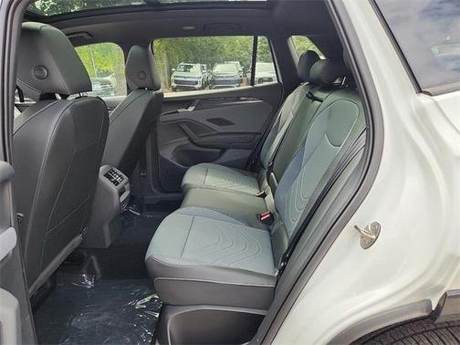 2025 Volkswagen Tiguan 2.0T SE R-Line Black