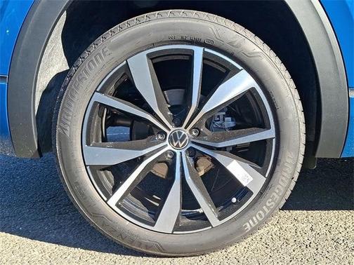 2025 Volkswagen Atlas 2.0T SEL Premium R-Line