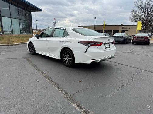 2024 Toyota Camry SE