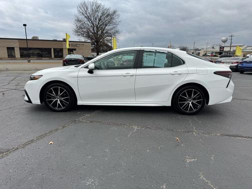 2024 Toyota Camry SE