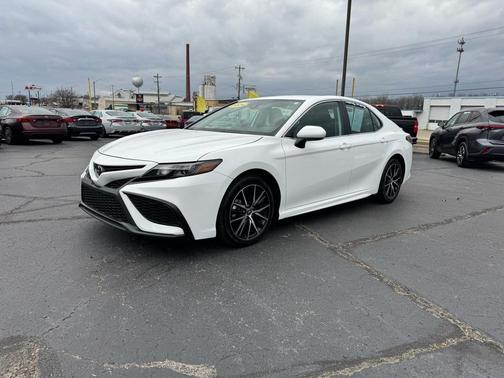 2024 Toyota Camry SE