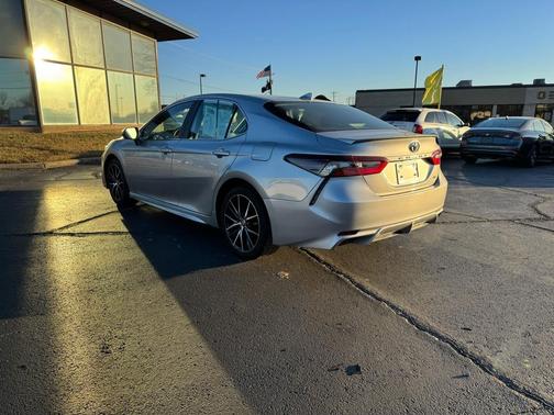 2024 Toyota Camry SE