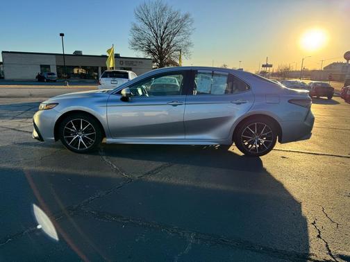 2024 Toyota Camry SE